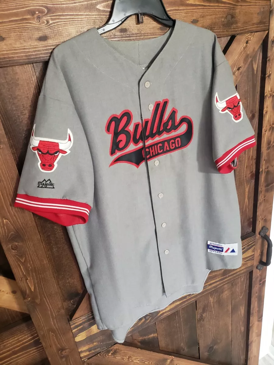 RARE & Vintage Chicago Bulls Authentic Majestic Baseball NBA Jersey  Size XL RED