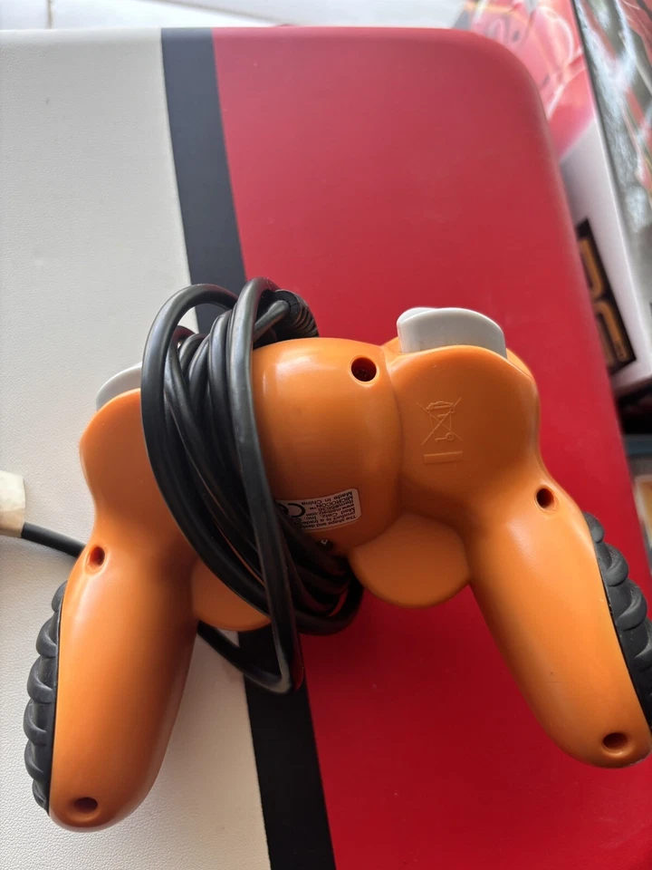 Controlador MadCatz Nintendo GameCube Macro Naranja (PARA REPUESTOS/NECESITA REPARACIÓN) Foto 3 de 3