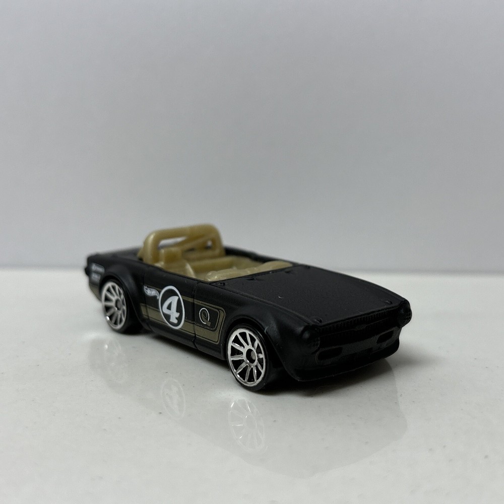 1968-1976 Triumph TR6 Race Car Collectible 1/64 Scale Diecast Diorama Model