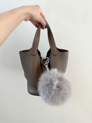 Authentisch FENDI Bommel Anhänger FF Logo Schlüsselanhänger Schlüsselring Taschenanhänger Fuchspelz grau - Bild 3 von 5