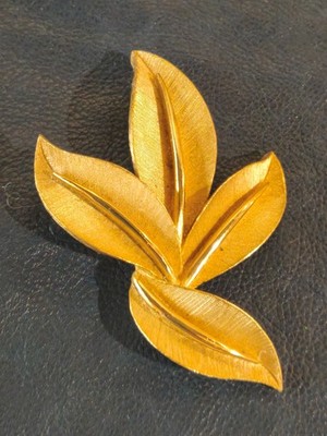 Vintage American 60s Gold Signed Trifari Brooch - vtg brooch