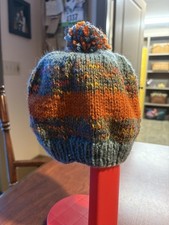 Women s Size Small/Medium Hand Knit Hat With ...