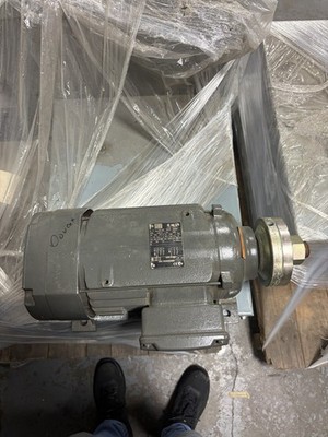 WEG 00336ES3ESA80SR 3 H.P. Saw Motor 3 phase 3500 R.P.M. 30mm shaft frame 80S/MS
