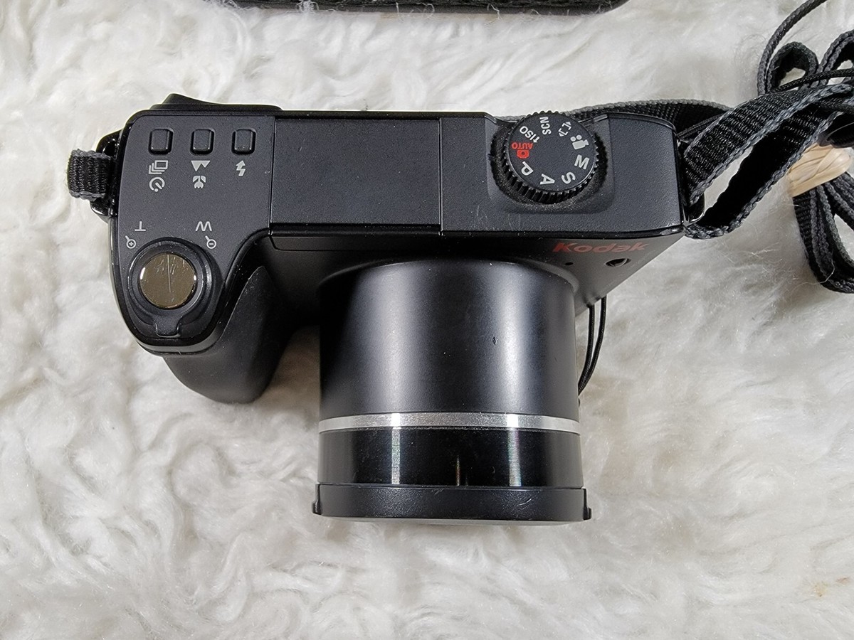 Kodak EasyShare Z8612 8.1MP Digital Camera with 12x Optical Zoom