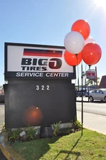 Reusable Balloon Cluster Kit, 5 Balloons, Poles and Ground Spike Free Shipping