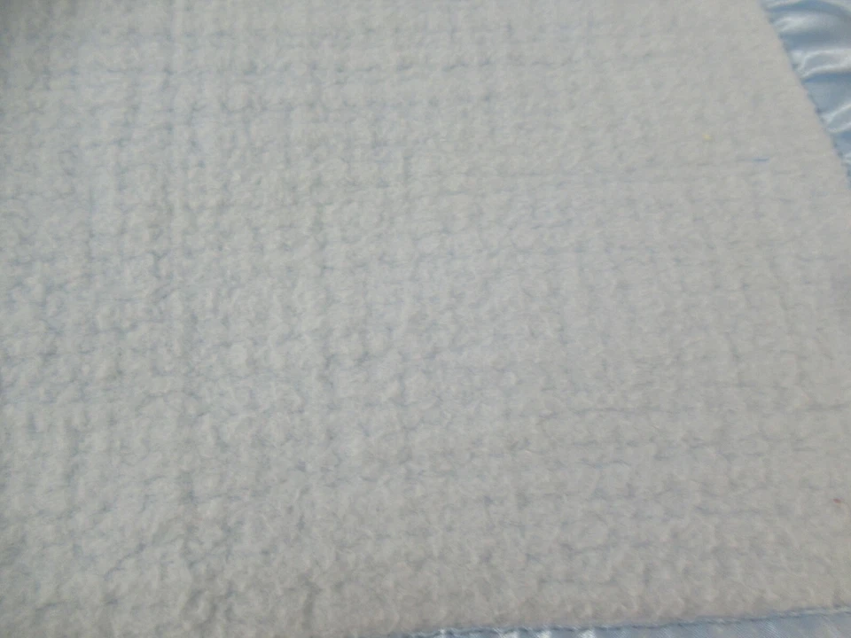 Cobertor térmico azul grosso para bebê Carters borda de cetim traseira de lã - Imagem 3 de 4