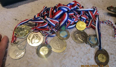 lot : Médaille de Foot Football au rubans à démêler idéal Tournoi Club de jeunes - Photo 1/4