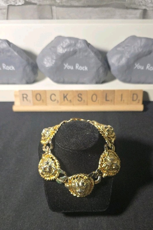 Vintage 6" Gold Tone Lion Head Braclet Nice Weight