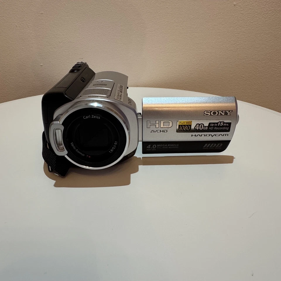 Sony Handycam HDR-SR5E 40GB HDD Digital Camcorder With Nightshot - Image 2 of 4