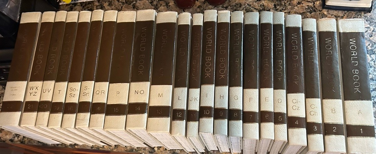 オールページ World Book Encyclopedia Set Of 22 1972 Gilded Tops Of Pages w