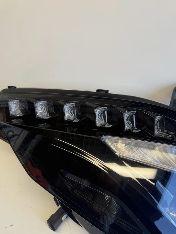 Conjunto de faros-regular TYC 20-17412-00 se adapta a Chevrolet Corvette 14-19 izquierdo Foto 3 de 4