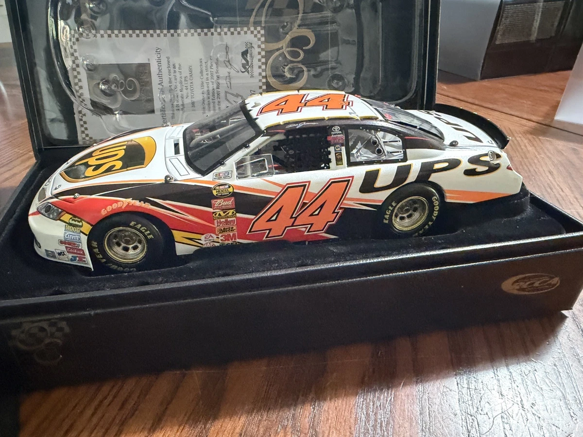 Dale Jarrett Diecast Racing Cars 1:24 2007 Vehicle Year for sale