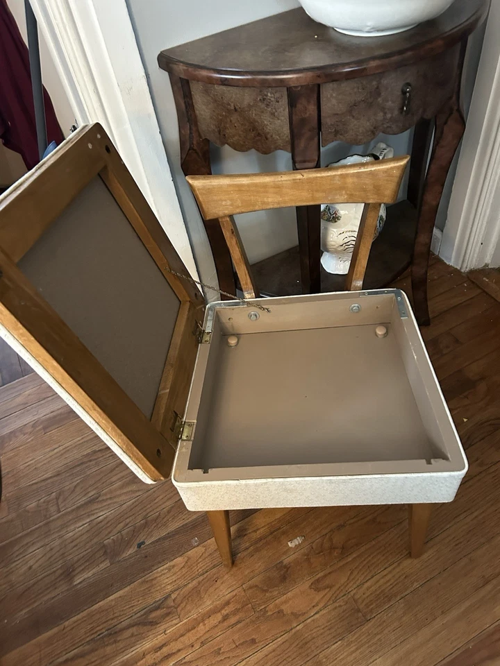 Banco de costura danés MCM de teca  Foto 4 de 4