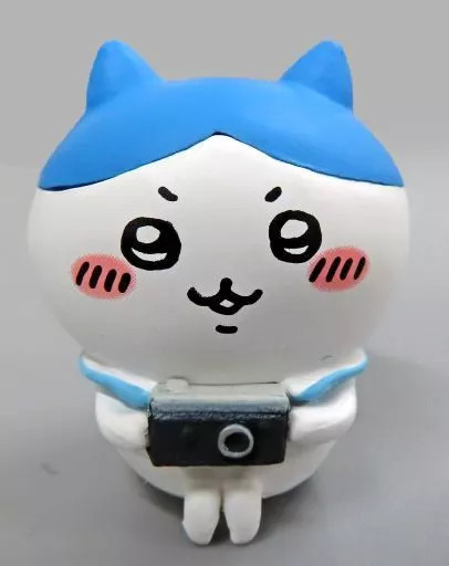 Hachiware Chiikawa Sitting Mini Figure Collectible