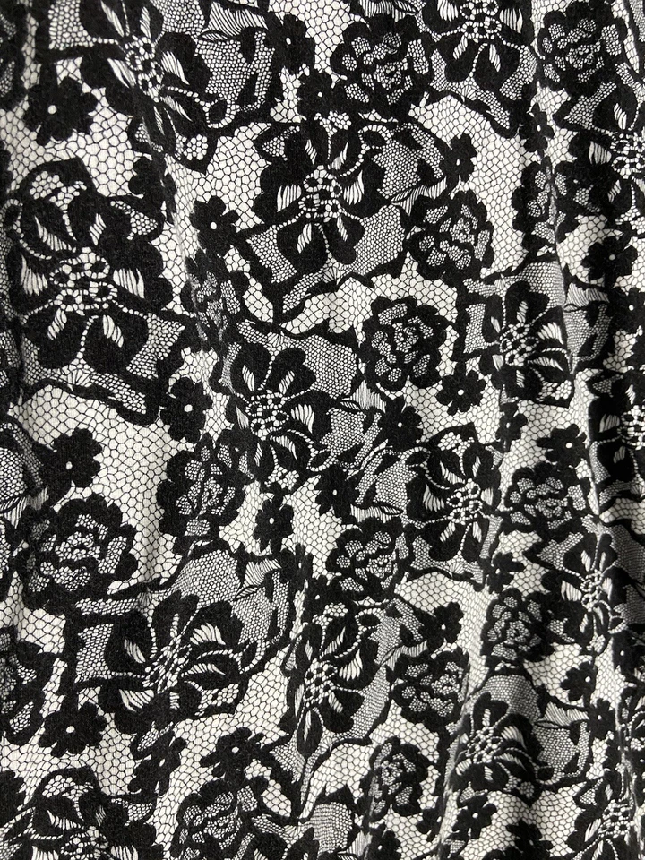 Saia Silhouette NYC cinza floral comprimento do joelho leve feminina pequena - Imagem 3 de 4