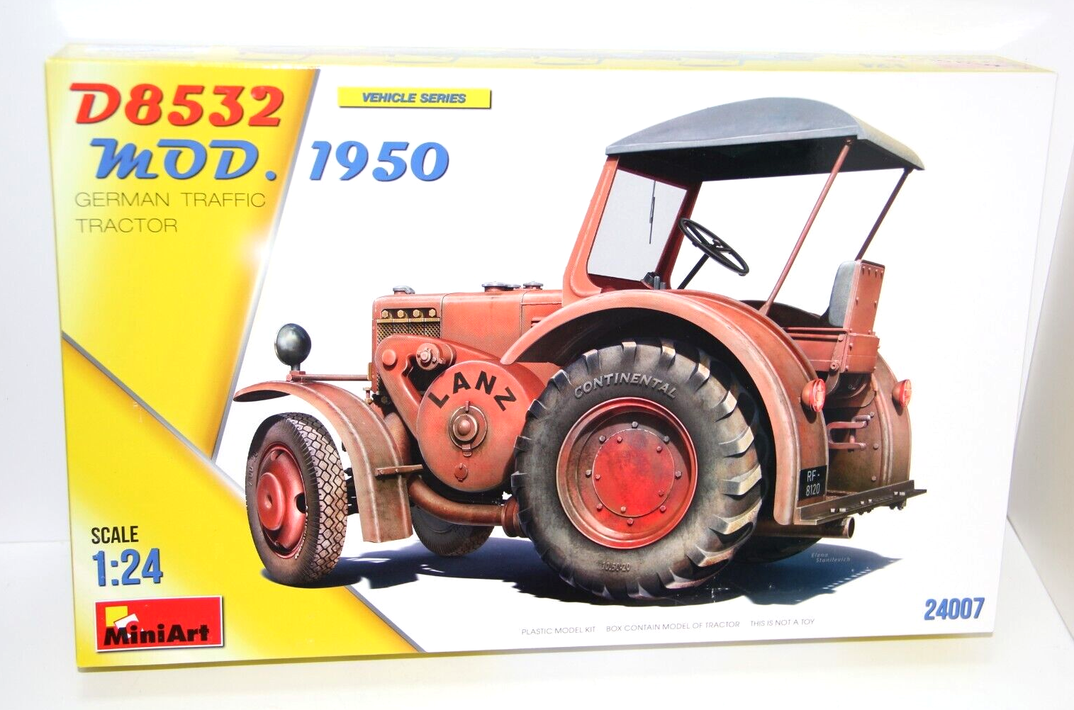 MINIART 1:24 KIT TRATTORE D8532 1950 GERMAN TRAFFIC TRACTOR ART 24007