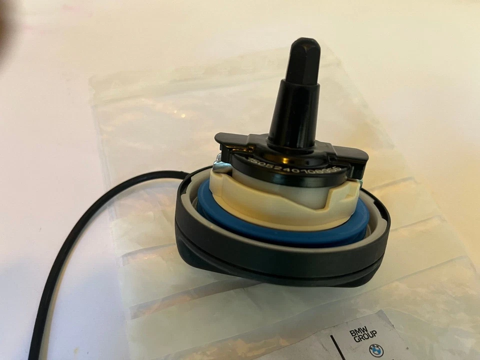 Fuel Tank Filler Cap OEM # 16117470341 BMW MINI Rolls Royce With Strap - Image 4 of 4