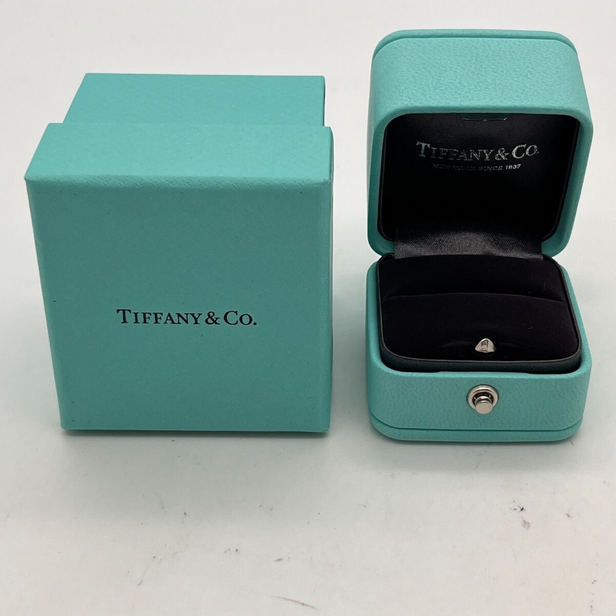Tiffany & Co. Genuine Jewelry Ring box case Outer box Tiffany & Co. Genuine Jewelry Ring box case Outer box