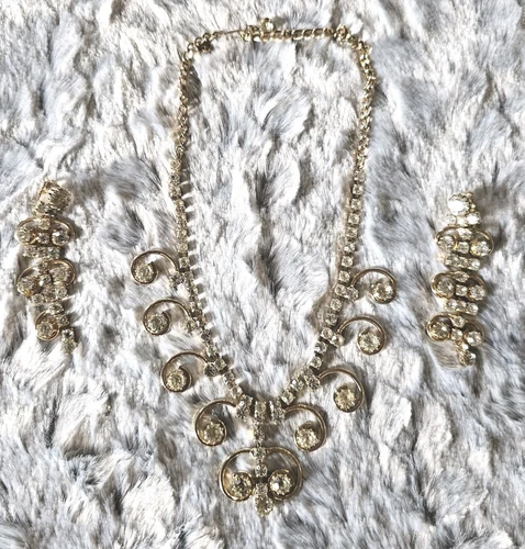 Sarah Coventry Vintage  Costume Jewelry Diamond Pendant & Clip On Earrings