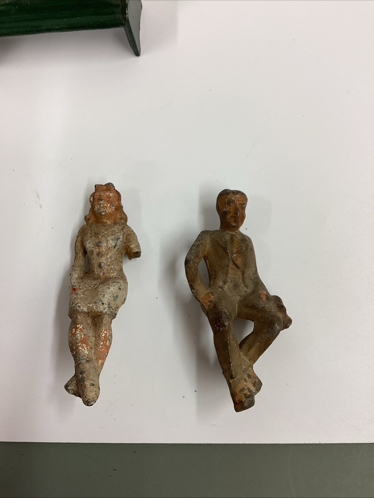 VTG OLD MANOIL BARCLAY LEAD SET MAN WOMAN FIGURES ON BENCH MINIATURE PAINTED USA