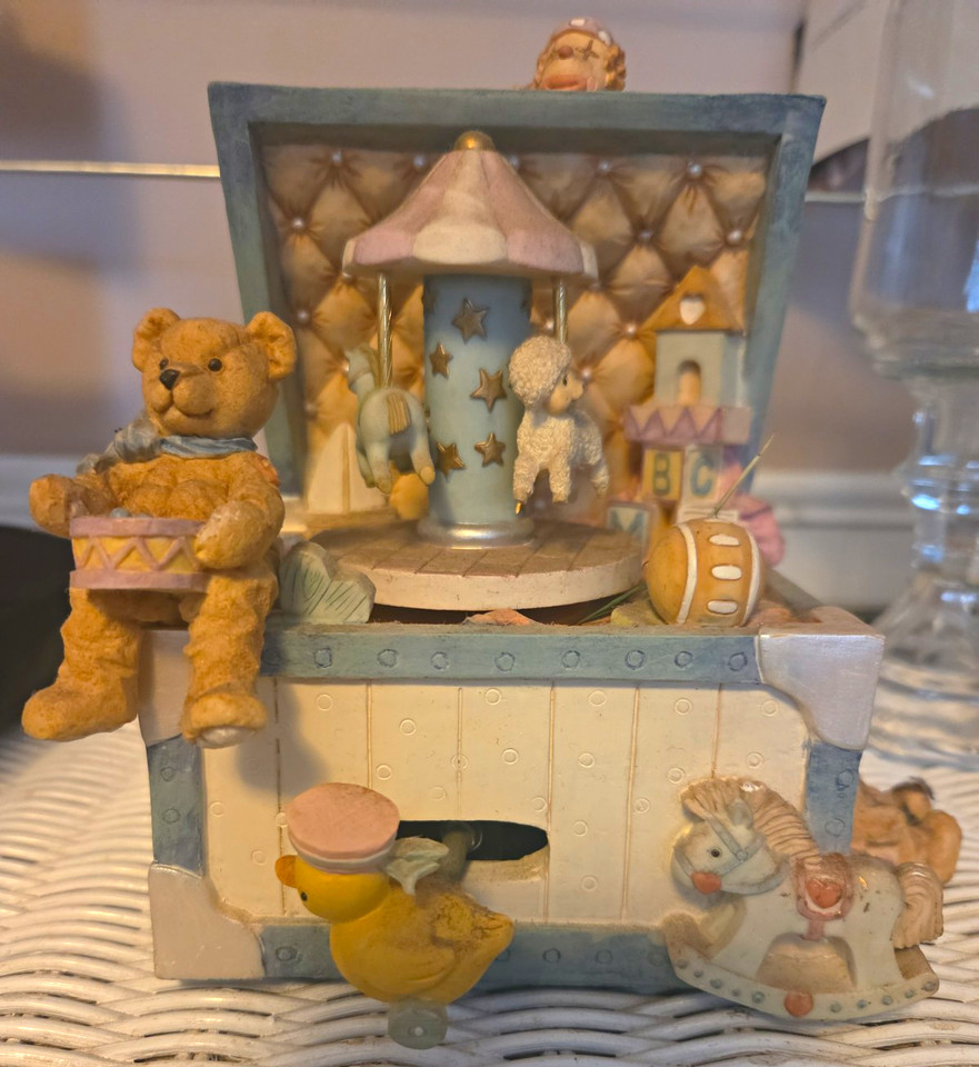 Vintage San Francisco Music Box Co Toy Chest Carousel Toyland Animated 1992