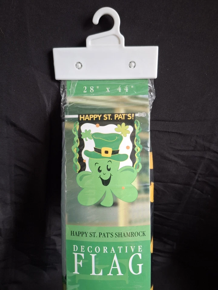 Muy Linda Difícil de Encontrar Día de San Patricio Trébol Bandera 28” X 44” por New Creative Foto 2 de 4