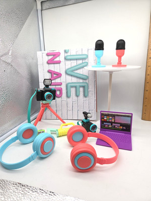 My Life As A Podcast 18'' Doll Playset 22 Piece set Podcaster microphone camera