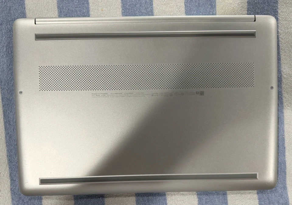 Portátil HP 15.6" (15-dy2005tg) | Pentium Gold 7505 | 8GB Ram | 256GB SSD | Win 11 Foto 4 de 4