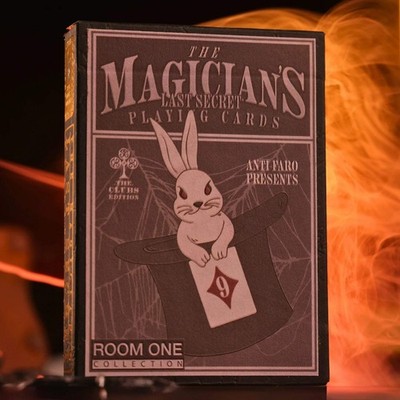 Das letzte Geheimnis des Magiers (Clubs Edition) Spielkarten von Room One & Anti-Faro