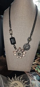 Simply Vera Wang Signed Pink &pearl Flower gunmetal Jewelry Women Necklace