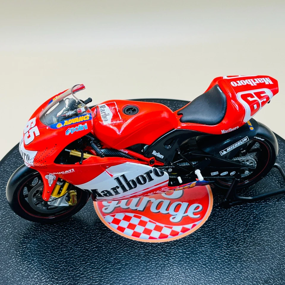MINICHAMPS 1/12 Ducati Desmosedici L. Capilrossi MotoGP '03 Marllboro 122031465 - Image 2 of 4