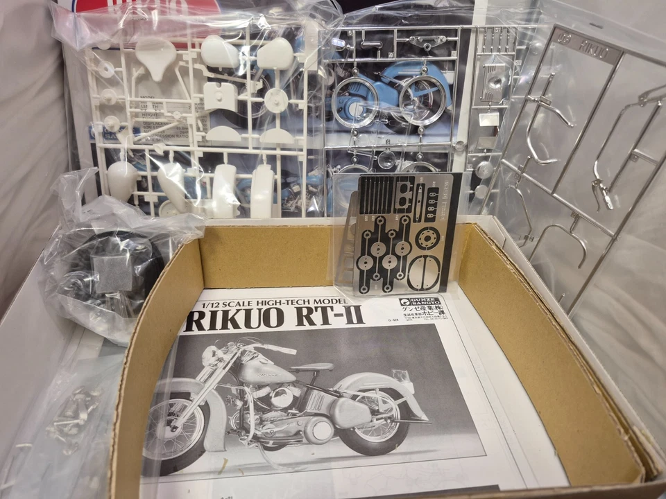 Rikuo RT-II 1957 Gunze 1/12 scale Japanese motorcycle model kit with metal parts - Image 2 of 4