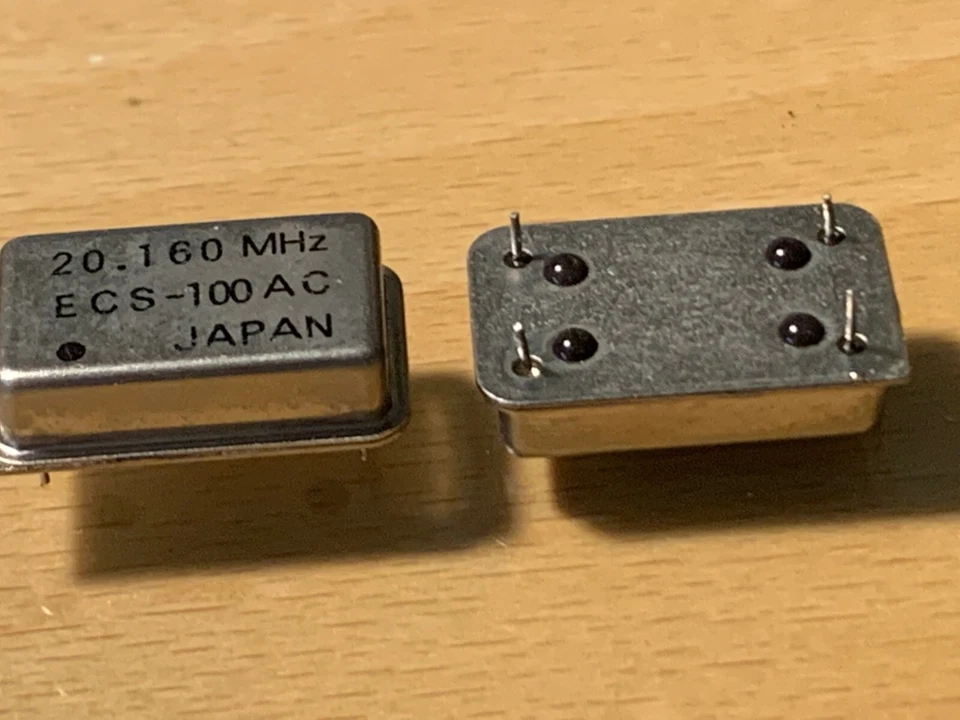 Oscilador de cristal ECS-100A 20,160 MHz tamaño completo Foto 2 de 3