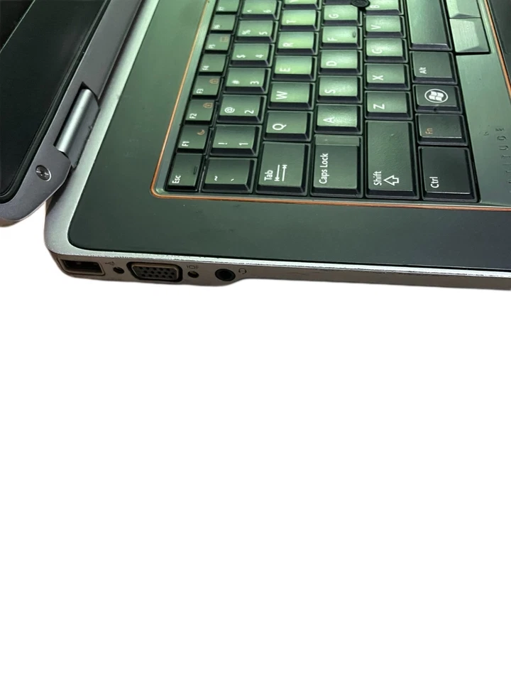 dell laptop windows 7 core i7 grey for parts only no charger included  - Image 3 of 4