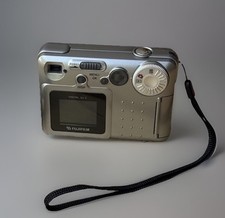 Fujifilm FinePix 1300 DIGITAL CAMERA - FOR PARTS  REPAIR NOT IN WORKING ORDER