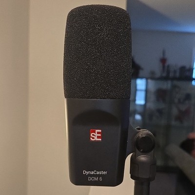 sE Electronics DynaCaster DCM6 Dynamic XLR Cardioid Broadcast Mic Black