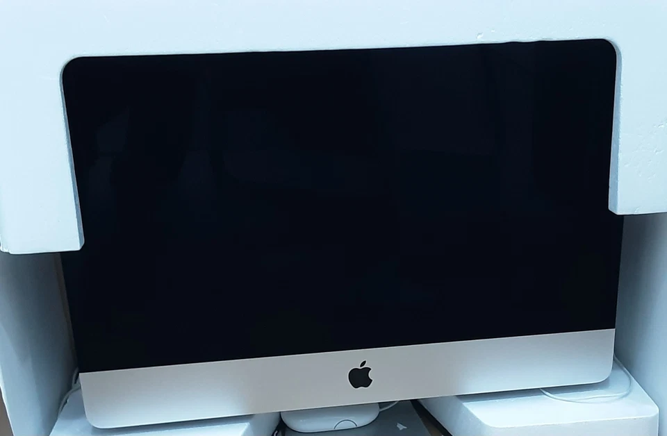 Apple iMac 21.5-inch Retina 4K Display - Image 2 of 4
