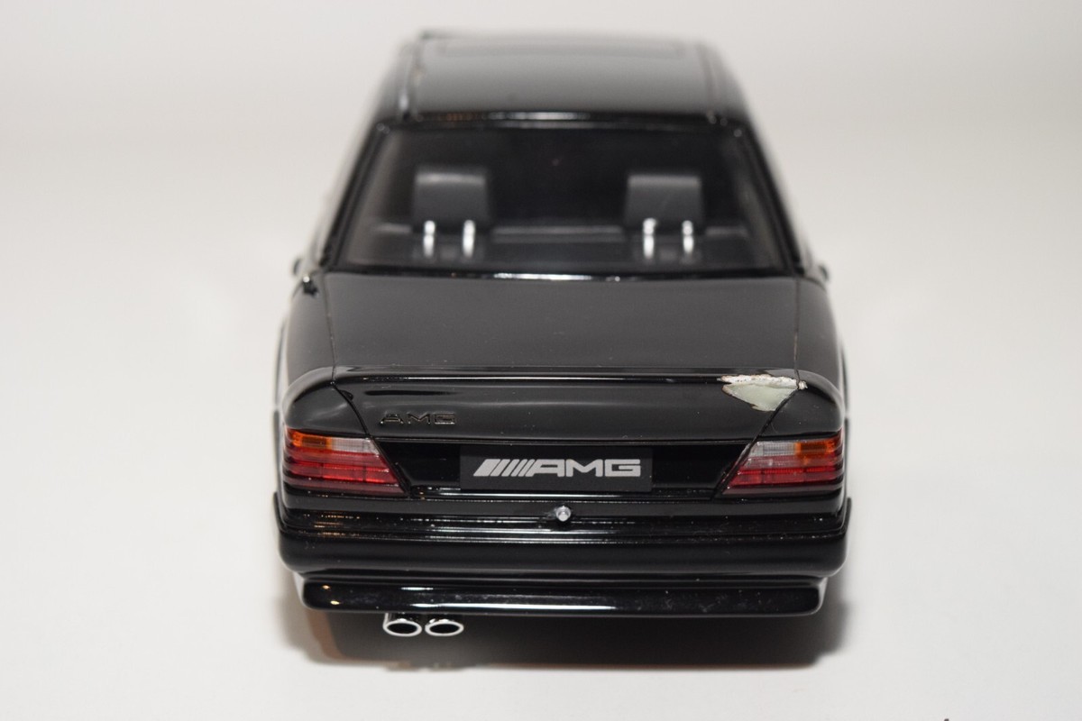 B13 1:18 OTTOMOBILE MERCEDES-BENZ AMG 300 E 5.6 W124 BLACK EXC