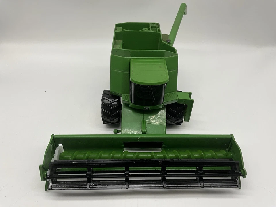 ERTL 9510 Vintage John Deere Combine With Cornhead Attachment Scale 1:32 - Image 3 of 4