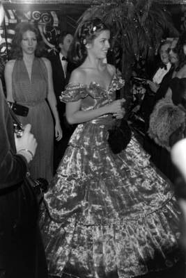 Bianca Jagger attends a party in New York City on January 13 - 1977 Old Photo 5