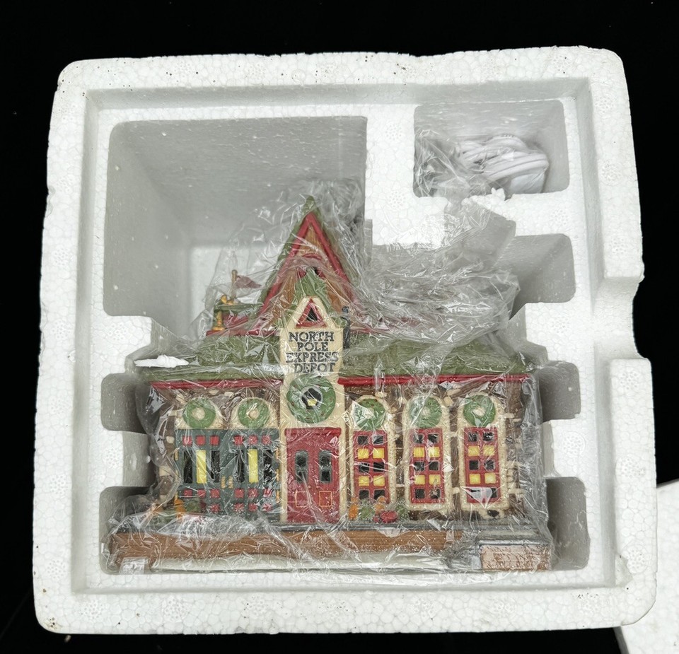 Dept. 56 North Pole Series North Pole Express Depot 56278 Retired in