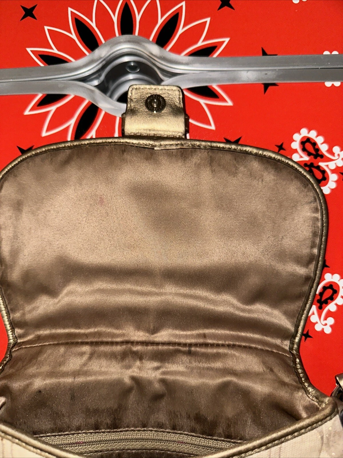 Fibbia a tracolla Coach SOHO firma cachi oro jacquard metallizzato in pelle piccola