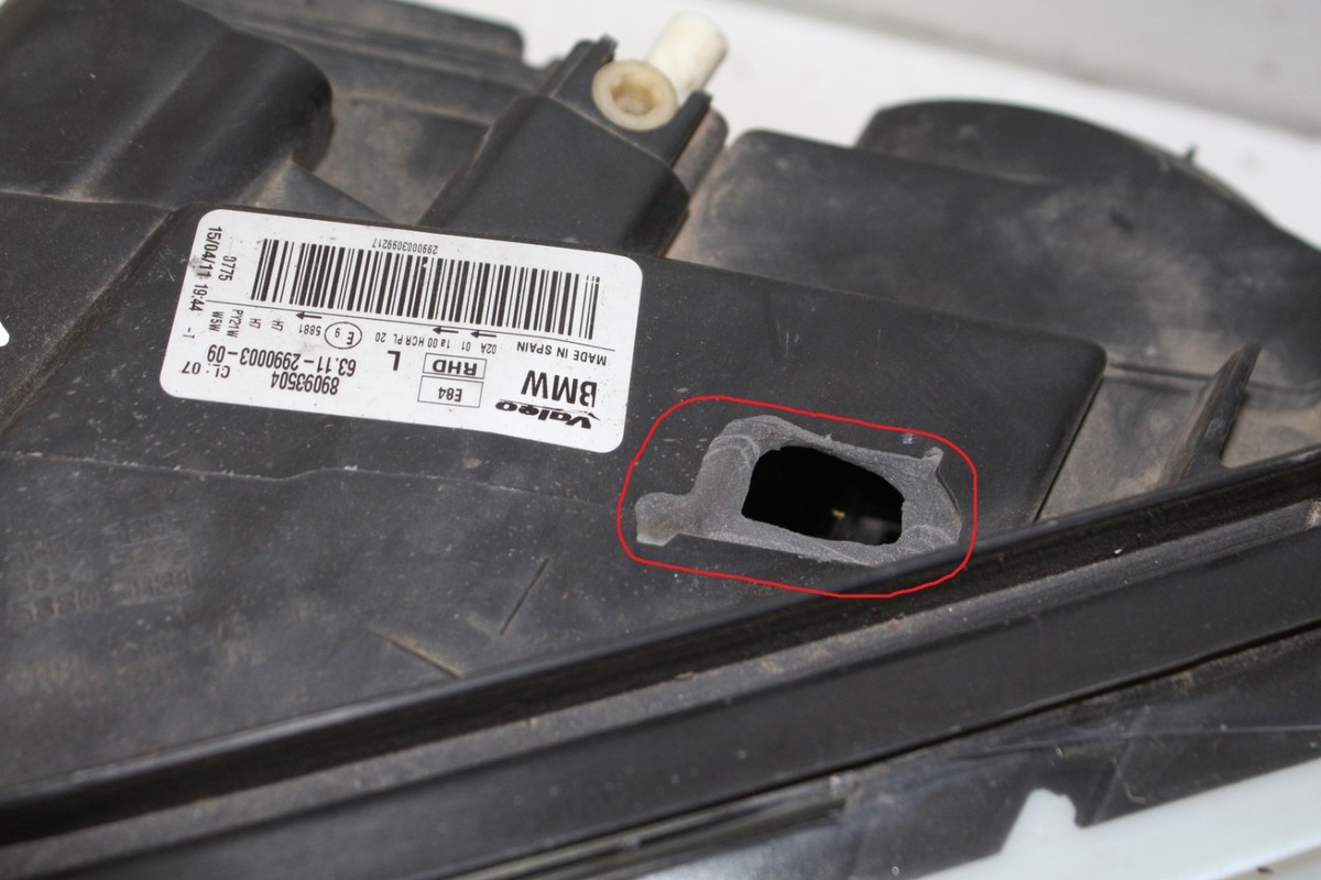 Phare Avant Gauche Pour BMW X1 E84 (RHD) - Pièce D'occasion - Réf. Probable 2990003