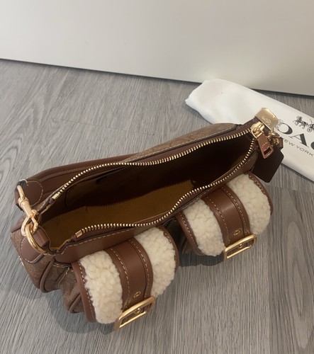 Borsa Coach Ashton Baguette CY658 in tela firmata con shearling nuova - Foto 6 di 8