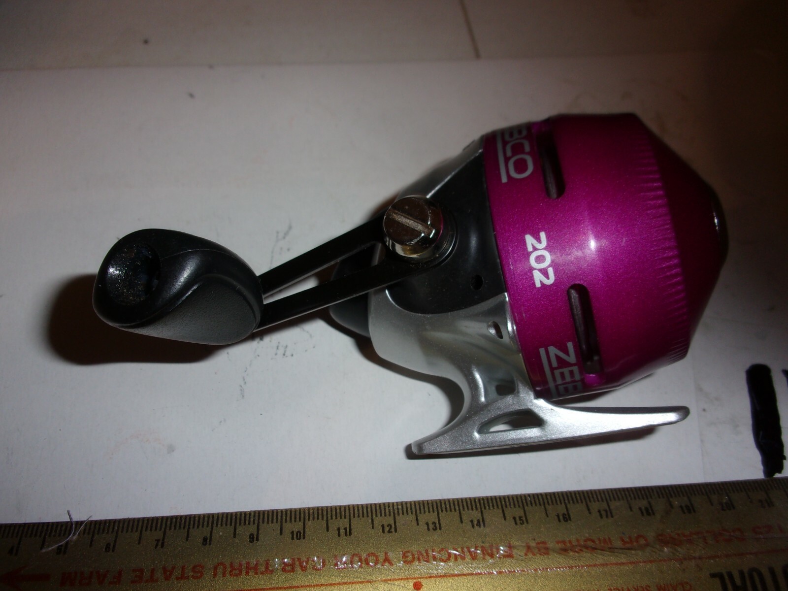 ZEBCO 202 FISHING REEL IN GOOD SHAPE-GREAT STARTER REEL FOR KIDS OF ALL AGES