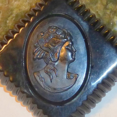 Cameo de luto geométrico baquelita negra tallada de colección década de 1920 de 2 3/4" Art Deco - Imagen 4 de 6