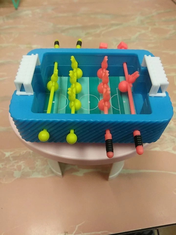 Lote Mesa Fusbal Vintage Mattel Barbie Muebles Blanco y Rosa 1994 y LOL Foto 2 de 3