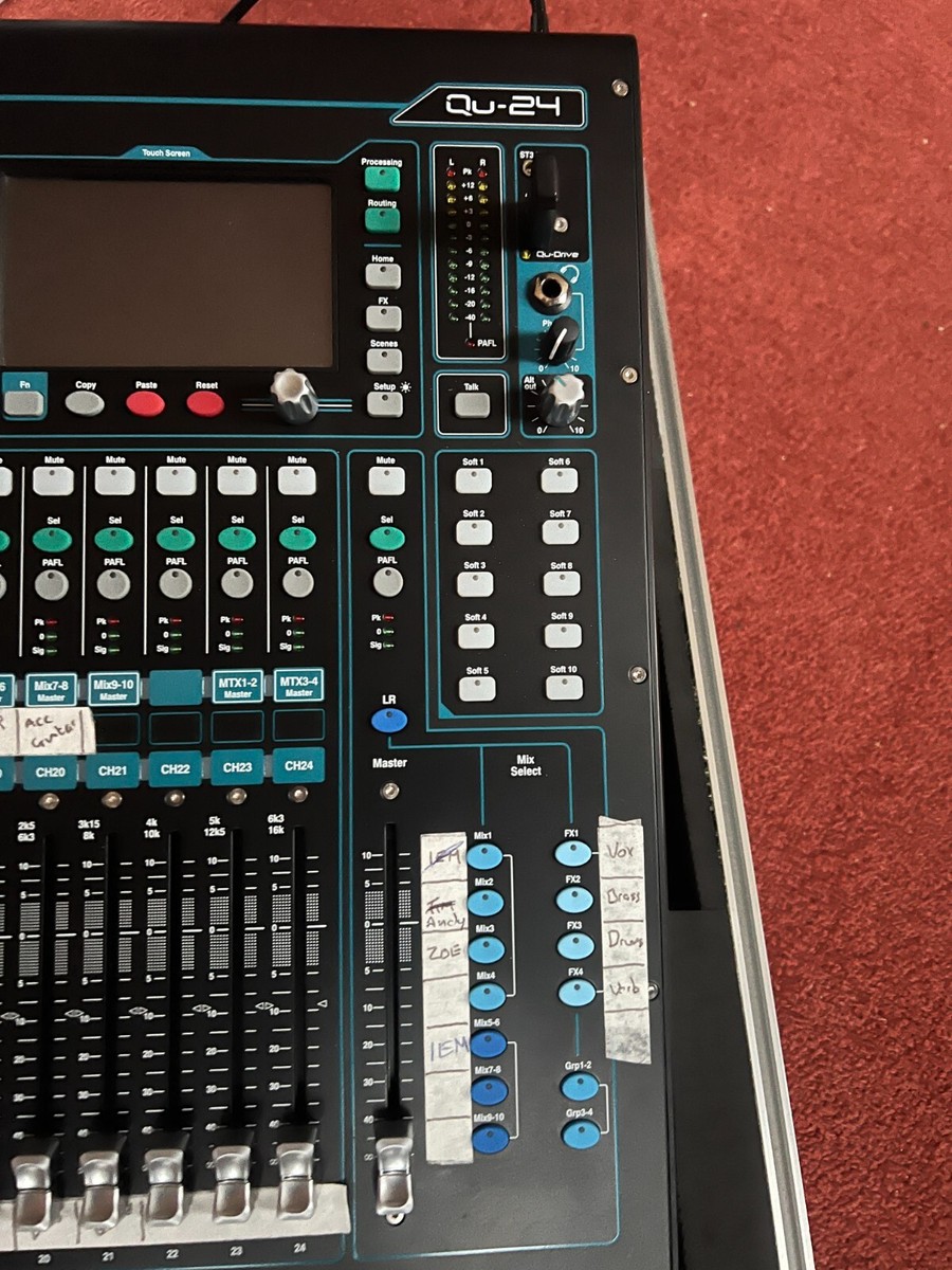 Allen and Heath Qu-24 Digital Mixer, Chrome Edition + Flight Case
