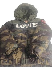 Levi  s Kids Puffer Jacket Size M 10-12 Camo Green Hooded Big Logo Winter Coat