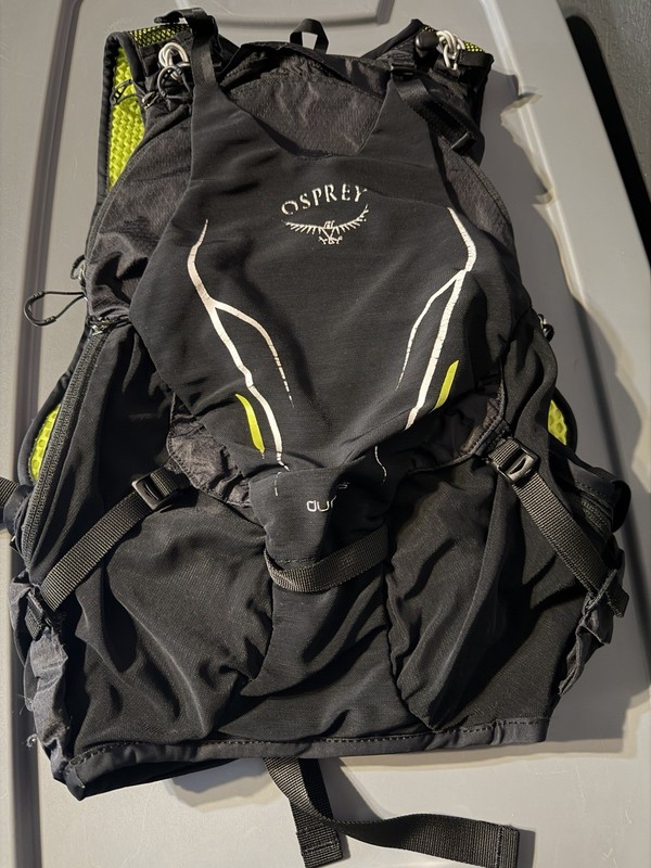 Osprey Duro 15 M/L Hydration Pack in Electric Black